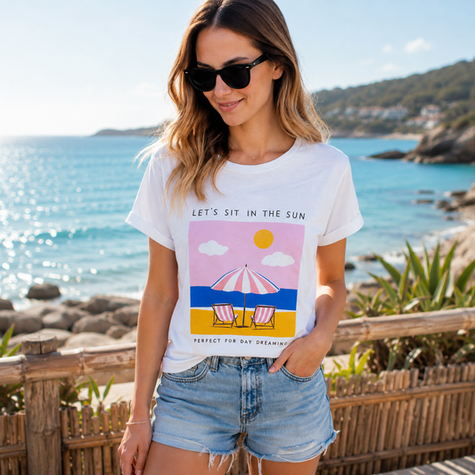 Apportez une touche de fraîcheur et de soleil à votre dressing avec ce T-shirt fluide au style estival. 